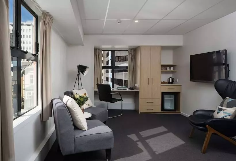 سوییت سوپریور, Atura Wellington