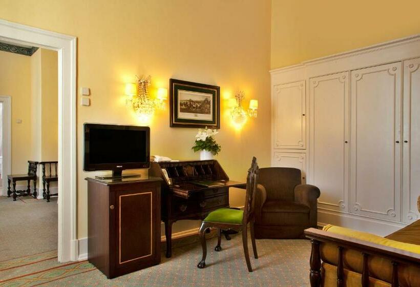 سوییت جونیور, Avenida Palace