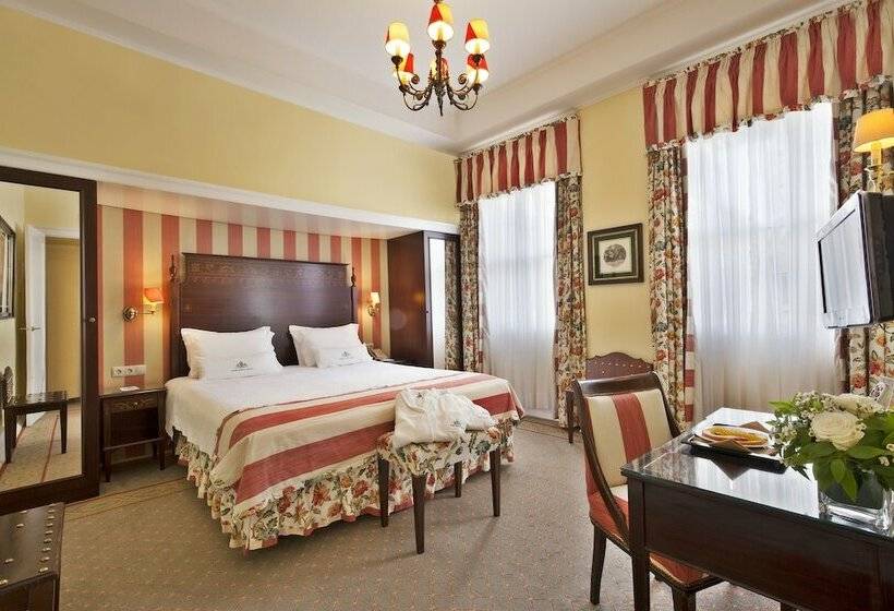 سوییت جونیور, Avenida Palace