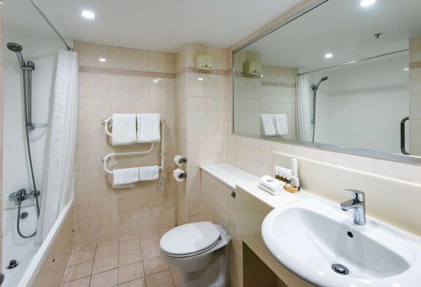 장애인을 위한 스탠다드 룸, Chateau On The Park  Christchurch, A Doubletree By Hilton