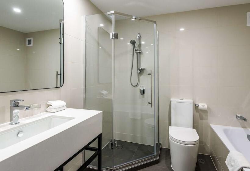 발코니 디럭스 룸, Chateau On The Park  Christchurch, A Doubletree By Hilton