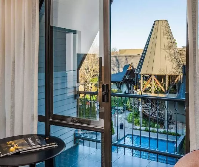 اتاق لوکس با بالکن, Chateau On The Park  Christchurch, A Doubletree By Hilton