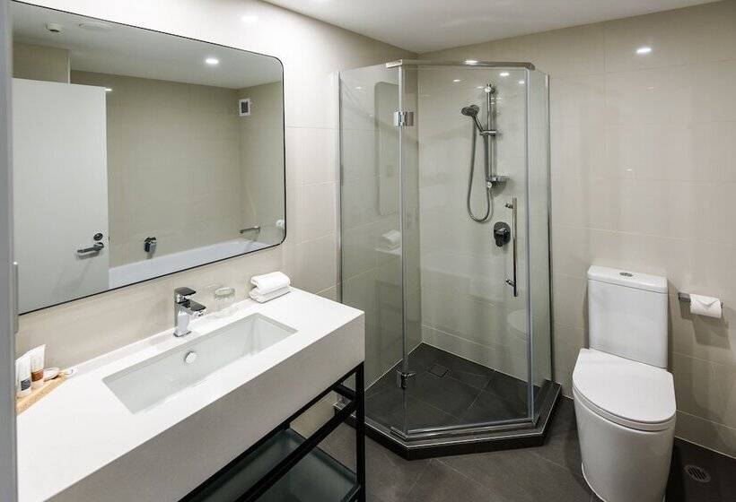 발코니 디럭스 룸, Chateau On The Park  Christchurch, A Doubletree By Hilton