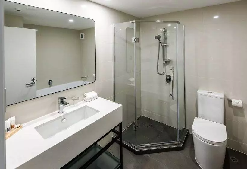 اتاق لوکس با بالکن, Chateau On The Park  Christchurch, A Doubletree By Hilton