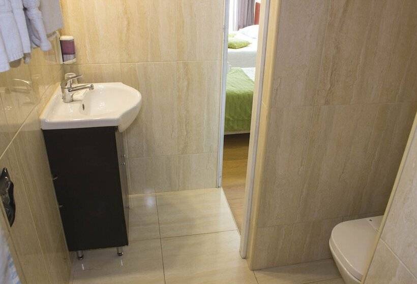 اتاق استاندارد سه تخته با چشمانداز باغ, Estoril Porto