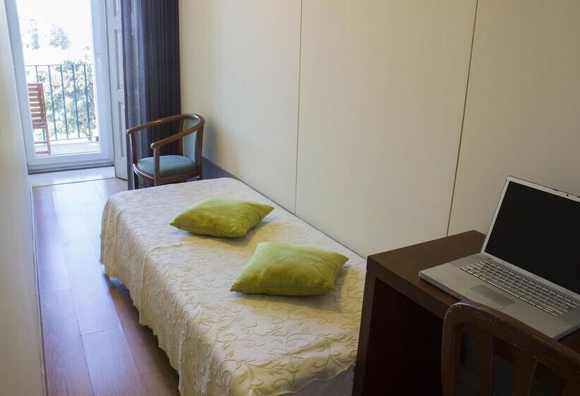 اتاق استاندارد سه تخته با چشمانداز باغ, Estoril Porto