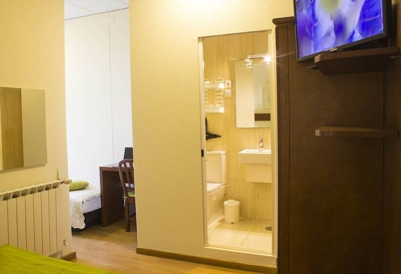 اتاق استاندارد سه تخته با چشمانداز باغ, Estoril Porto