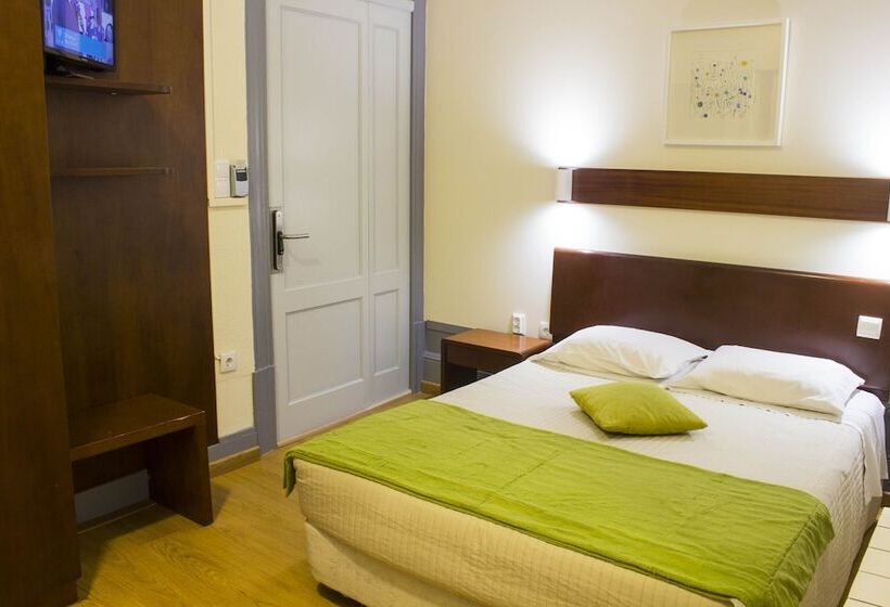 اتاق استاندارد سه تخته با چشمانداز باغ, Estoril Porto