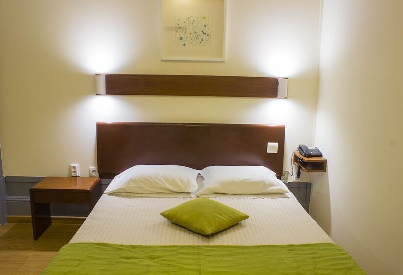 اتاق استاندارد سه تخته با چشمانداز باغ, Estoril Porto