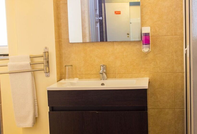 اتاق خانوادگی با چشمانداز باغ, Estoril Porto