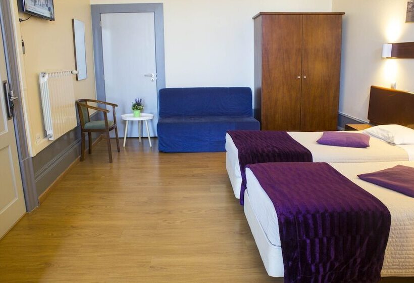 اتاق خانوادگی با چشمانداز باغ, Estoril Porto