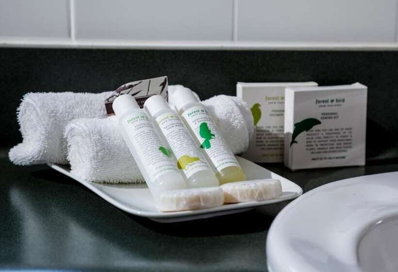 סטודיו פרמיום, Fairley Motor Lodge