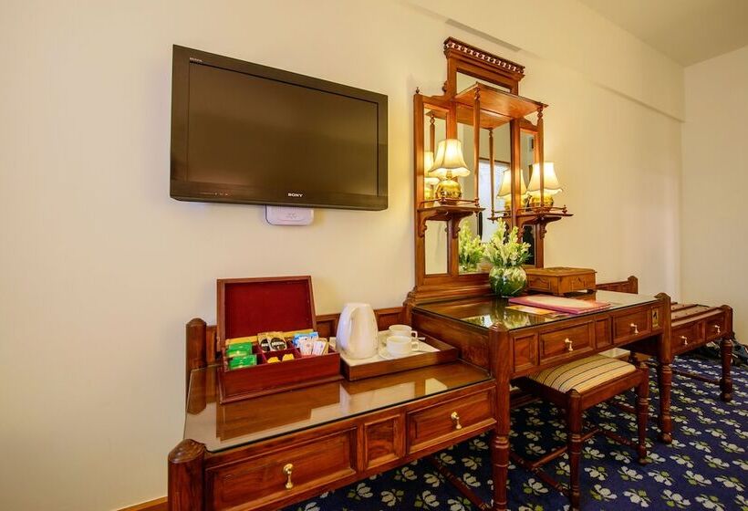 اتاق اجرایی, Faisalabad Serena