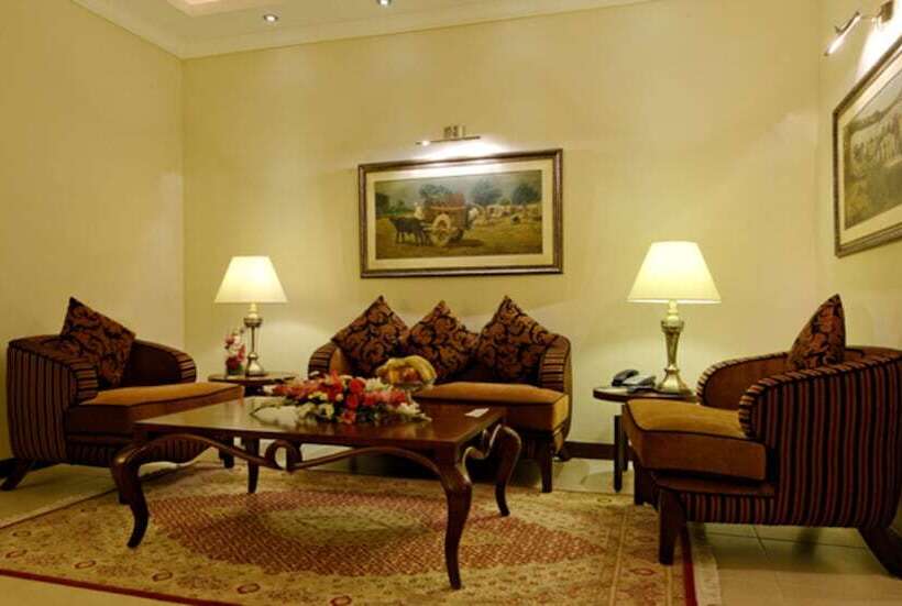 اتاق اجرایی, Faletti S Hotel Lahore