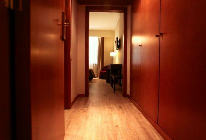 اتاق خانوادگی, Grao Vasco