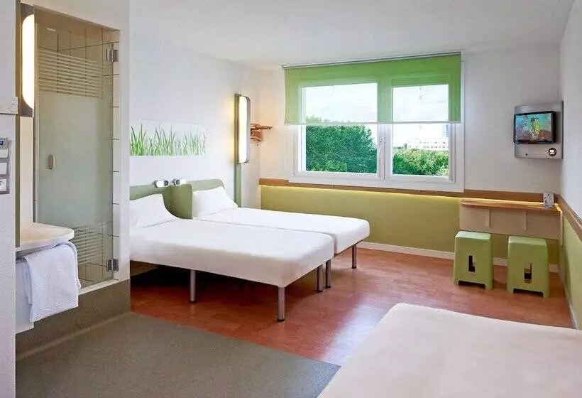 Standard Kolmen Hengen Huone, Ibis Budget Warszawa West Station