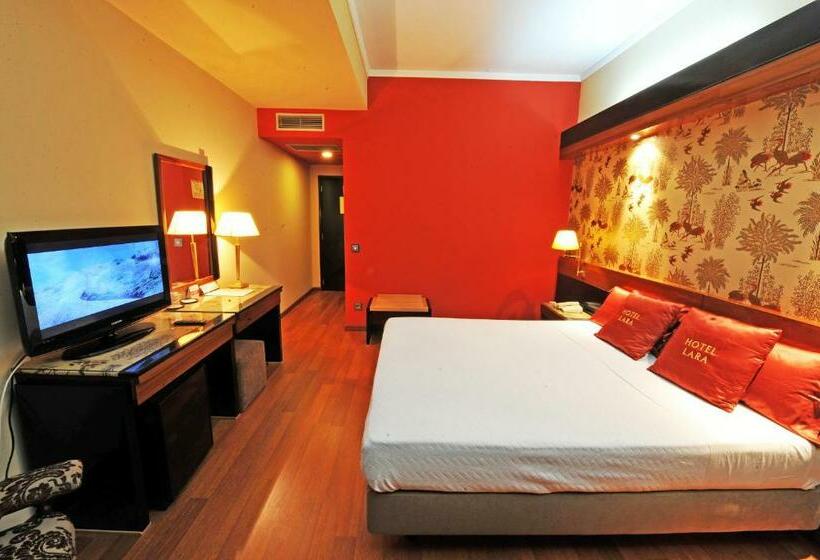 高级大房间, Lara