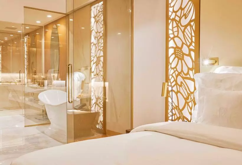 Sviitti, Savoy Palace, The Leading Hotels of The World Savoy Signature