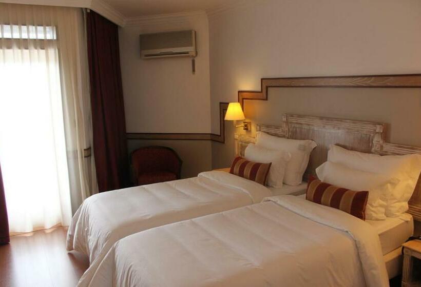 اتاق استاندارد با چشمانداز استخر, Suave Mar