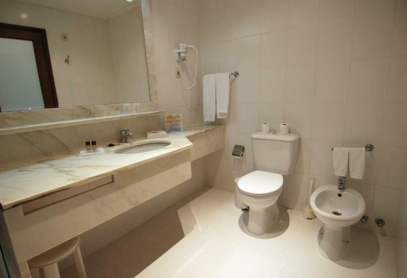 اتاق استاندارد با چشمانداز استخر, Suave Mar