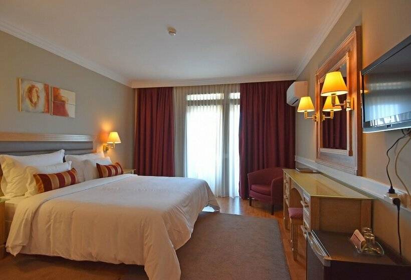 اتاق استاندارد با چشمانداز استخر, Suave Mar