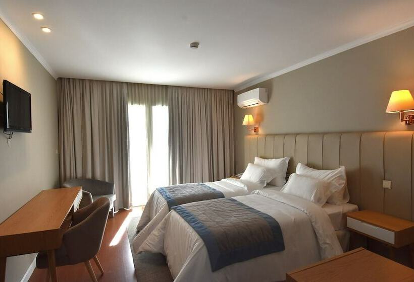 اتاق استاندارد با چشمانداز استخر, Suave Mar