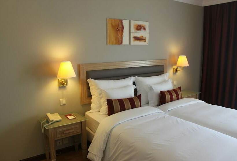 اتاق استاندارد با چشمانداز استخر, Suave Mar