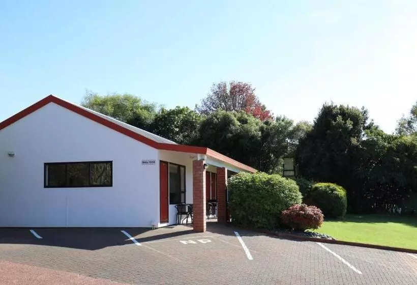 スタンダードスタジオ, BK's Counties Motor Lodge