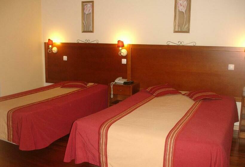 اتاق استاندارد سه نفره, Grande Pensao Residencial Alcobia
