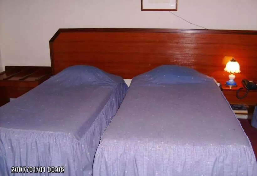 اتاق استاندارد, Olhos Pretos