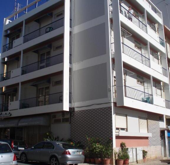 اتاق خانوادگی, Residencial Condado