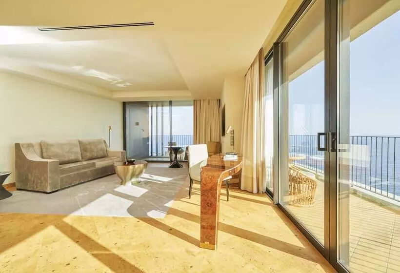 Superior-sviitti, Savoy Palace, The Leading Hotels of The World Savoy Signature
