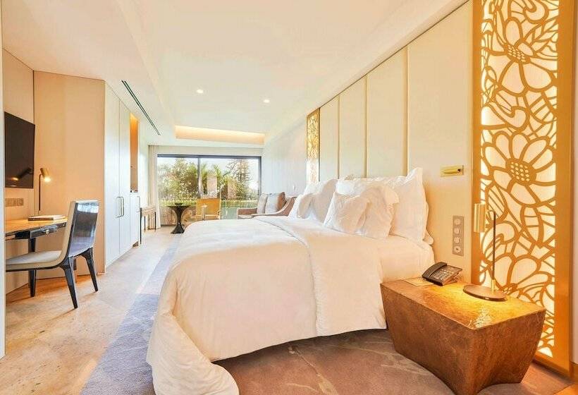 Номер Стандарт Вид на Сад, Savoy Palace, The Leading Hotels of The World Savoy Signature