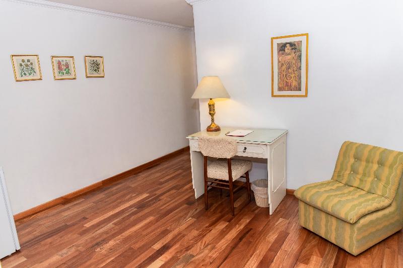 اتاق استاندارد یک نفره, Cecilia