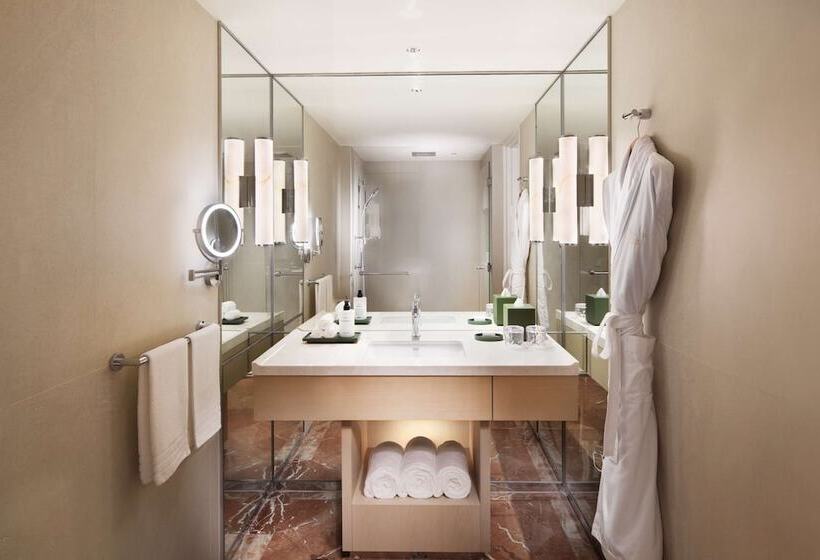 اتاق پریمیوم با بالکن, Conrad Singapore Orchard