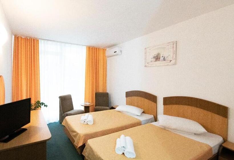 חדר סופריור עם מרפסת, Siret Saturn