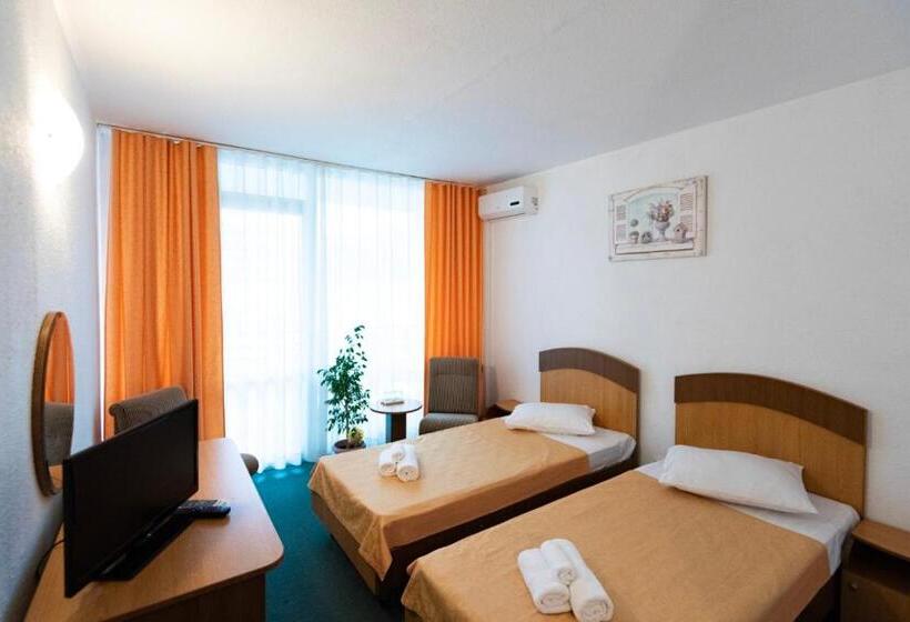 חדר סופריור עם מרפסת, Siret Saturn