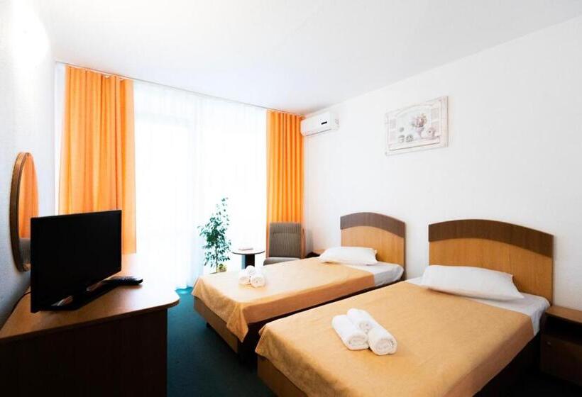 חדר סופריור עם מרפסת, Siret Saturn