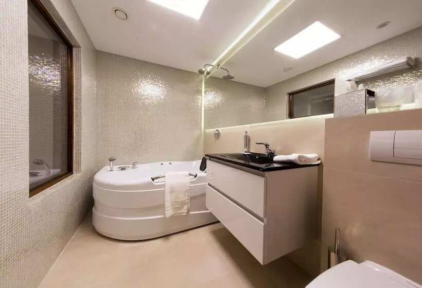 Suite, Transilvania
