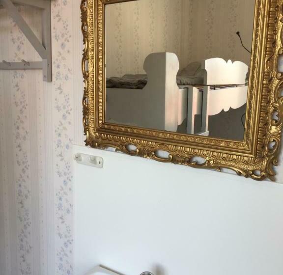 חדר סטנדרט לארבעה, Stf Tre Björnar B&b