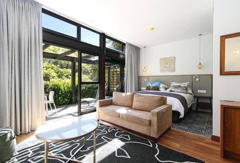 جناح جونيور, Vineyard