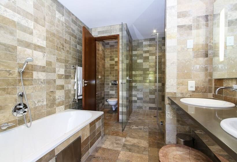 جناح جونيور, Vineyard