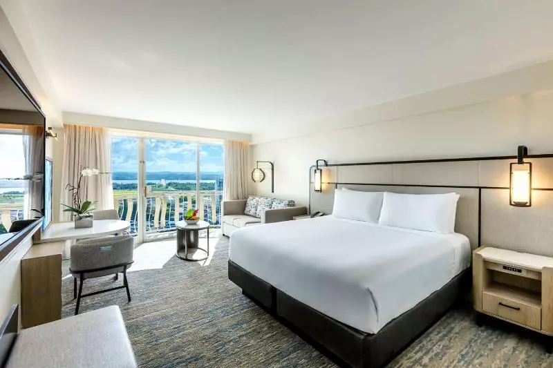 اتاق دلوکس با تخت کینگ و چشم‌انداز شهر, The Royal Sonesta San Juan