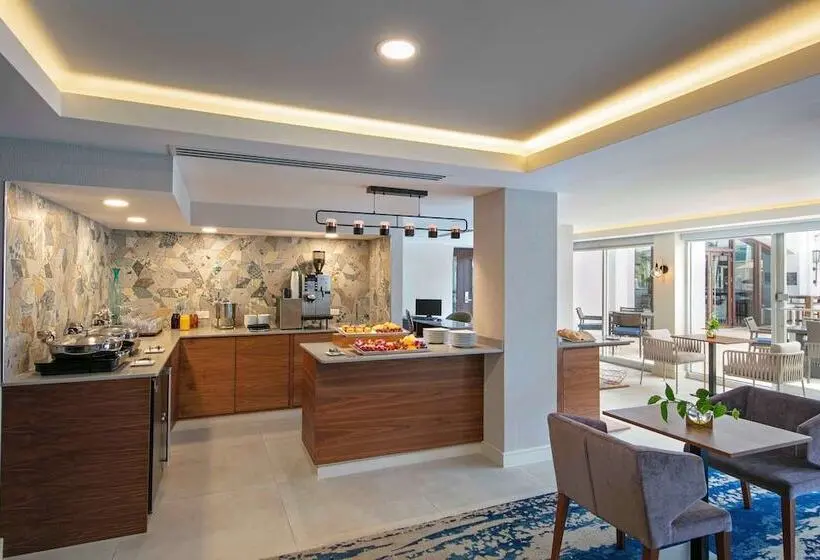 چشم‌انداز استخر اتاق کلوب, The Royal Sonesta San Juan