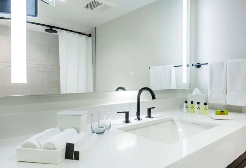 سوئیت کلاب, The Royal Sonesta San Juan