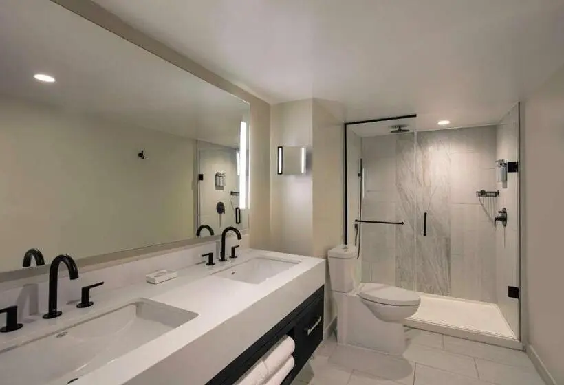 سوئیت جونیور با تخت بزرگ, The Royal Sonesta San Juan