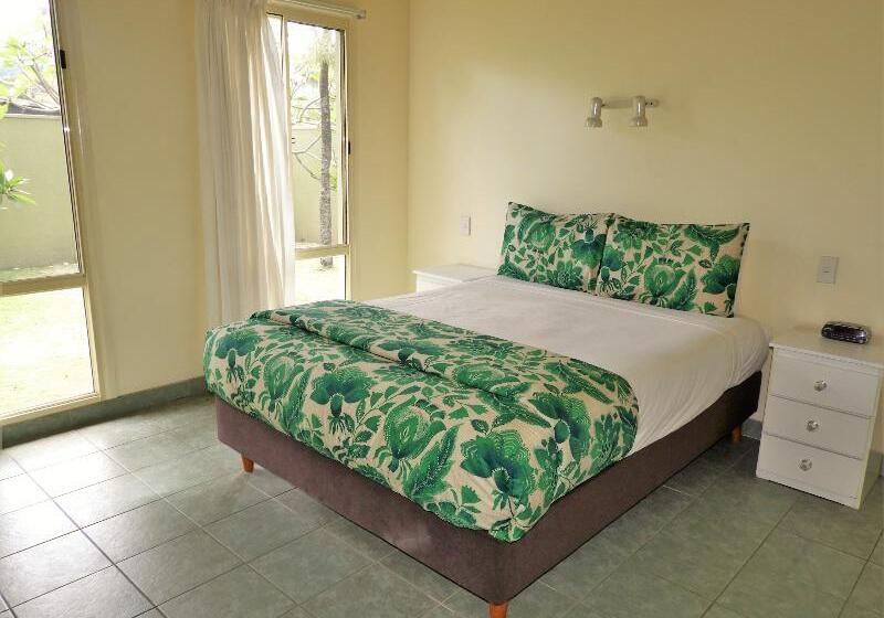 ویلای 3 خوابه, The Edgewater Resort & Spa