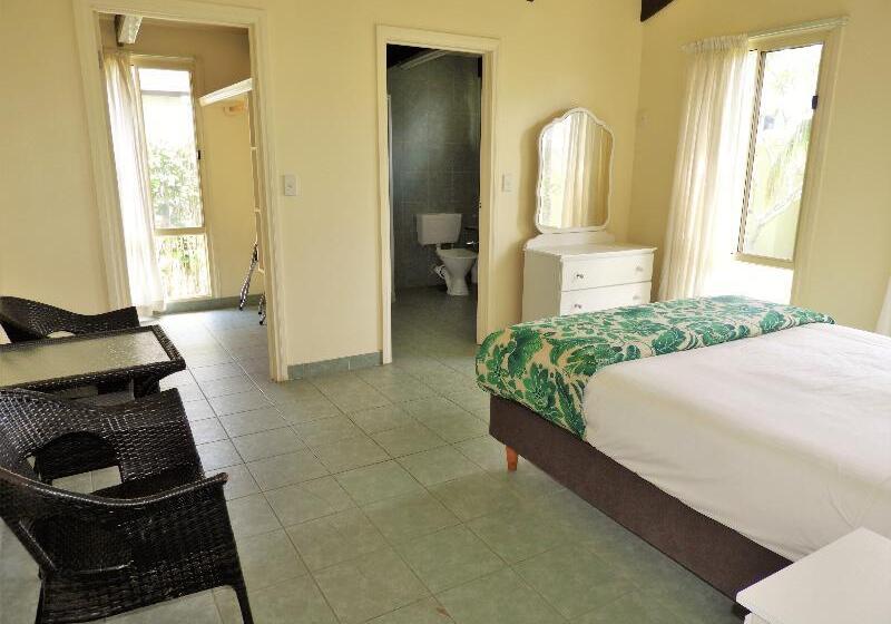 ویلای 3 خوابه, The Edgewater Resort & Spa