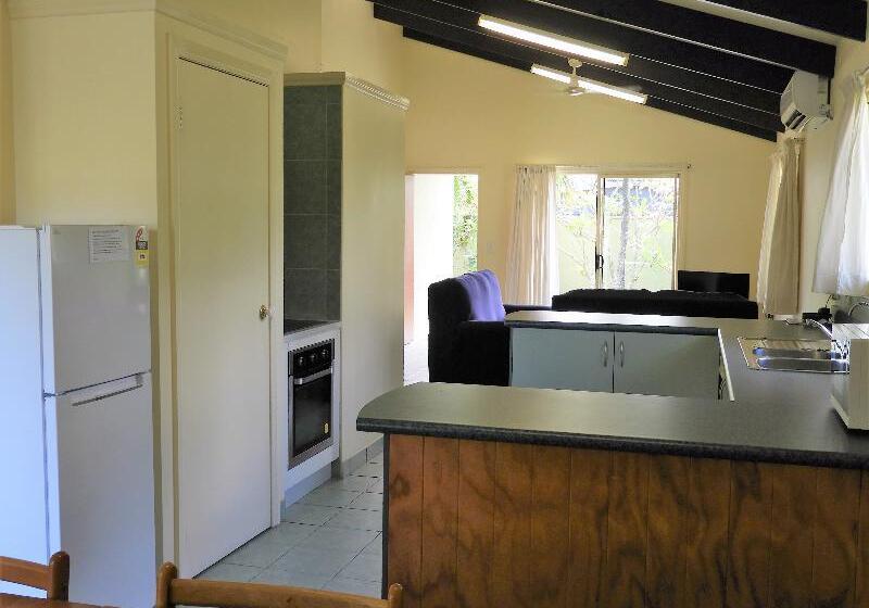 ویلای 3 خوابه, The Edgewater Resort & Spa