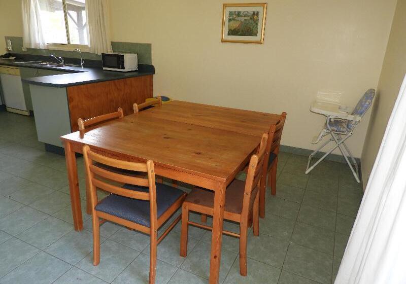 ویلای 3 خوابه, The Edgewater Resort & Spa